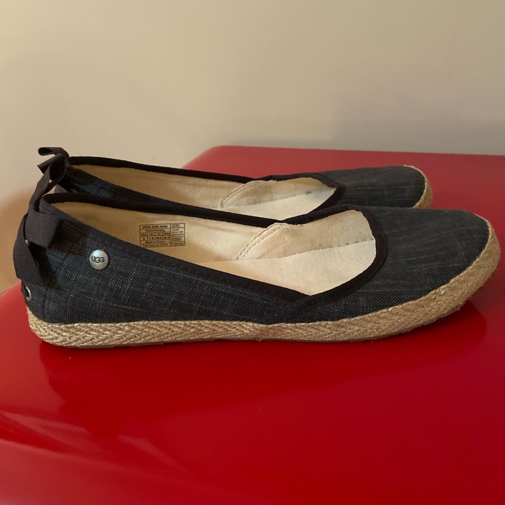 UGG INDAH BLACK CANVAS FLATS W BACK BOW sz9